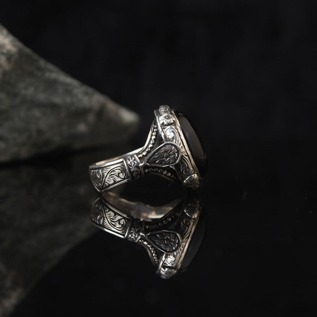 Fashionable Punk Carved Vintage Ring For Men With Black Gemstones