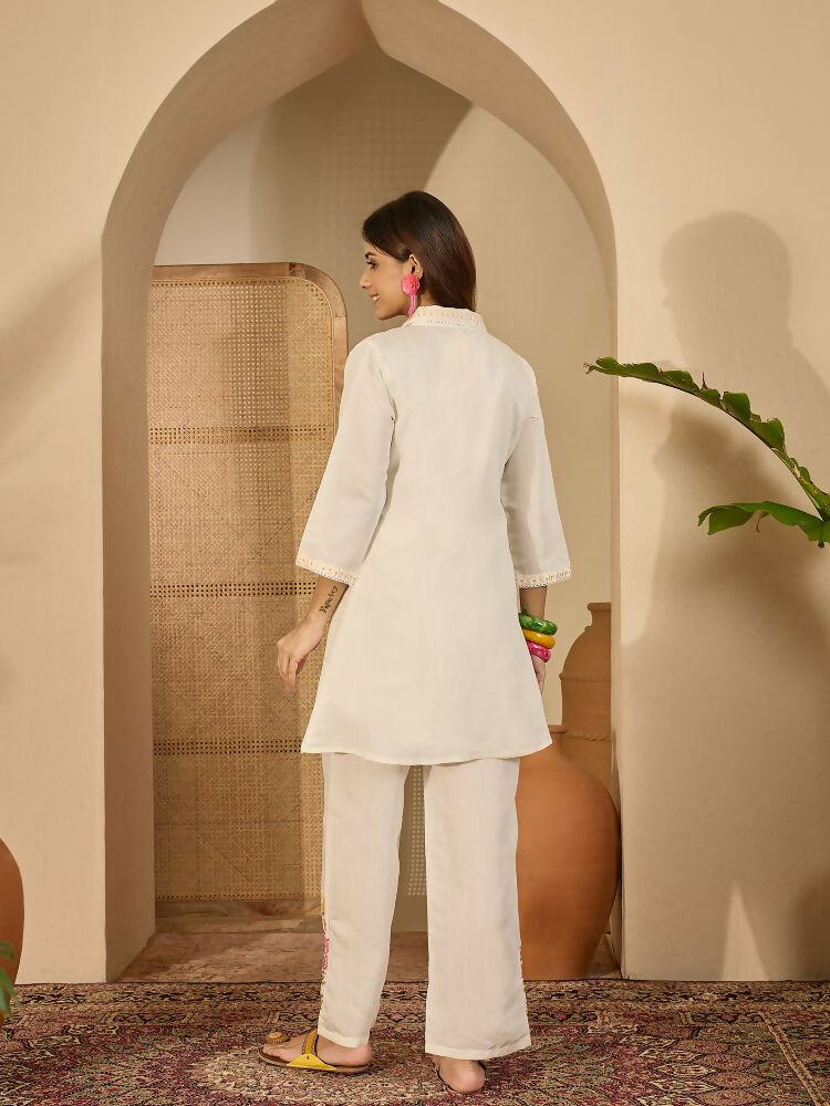 Women's Cream Roman Silk Embroidered Kurta Set with Shirt Collar