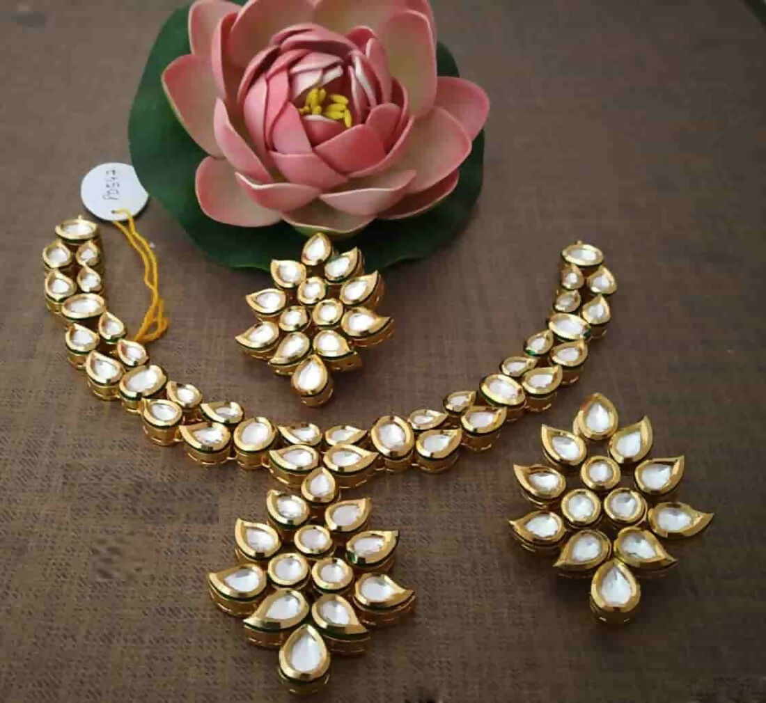 Close up of a handmade gold plated Kundan necklace set
