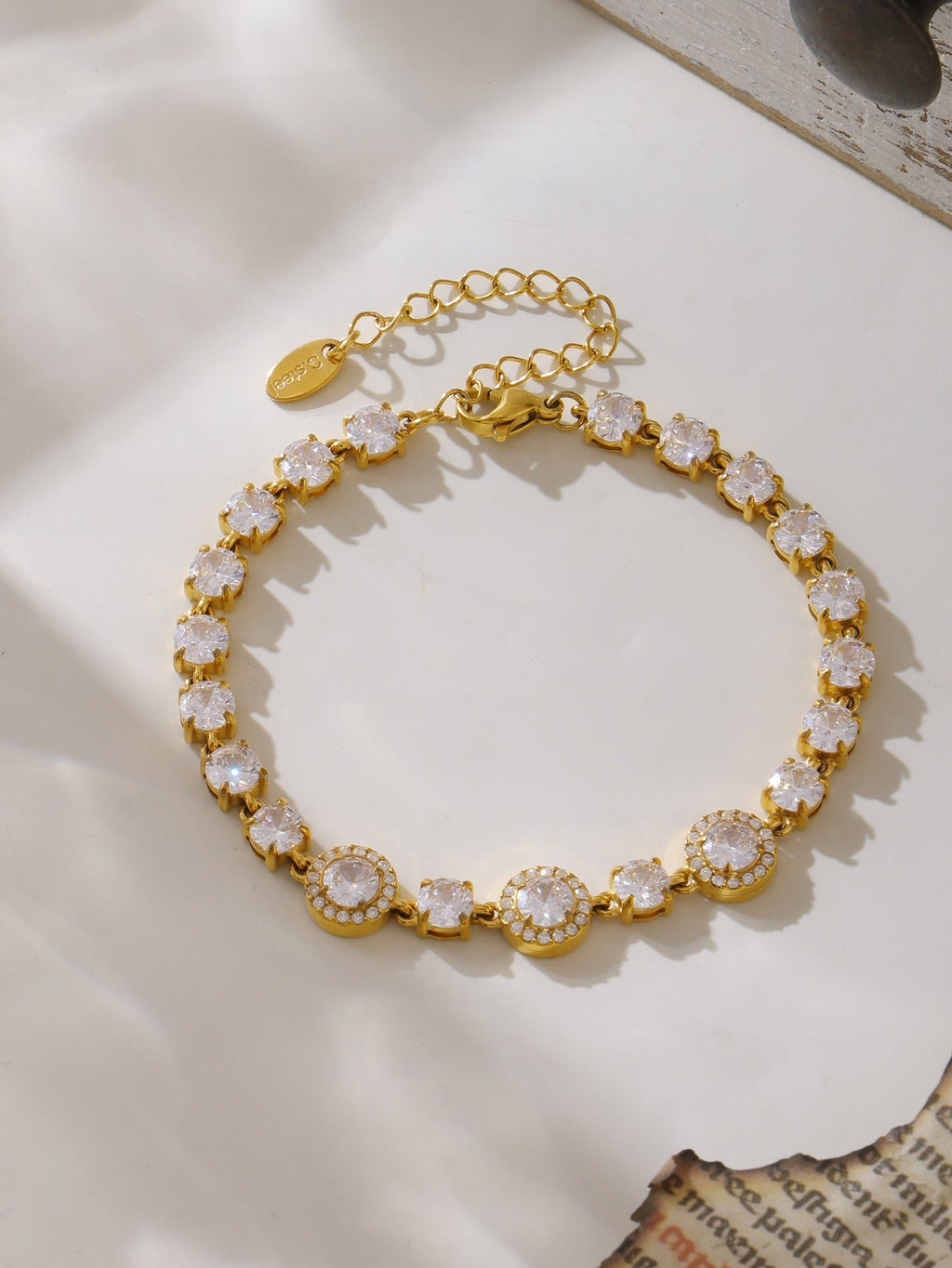 18K gold geometric diamond design exquisite dazzling bracelet