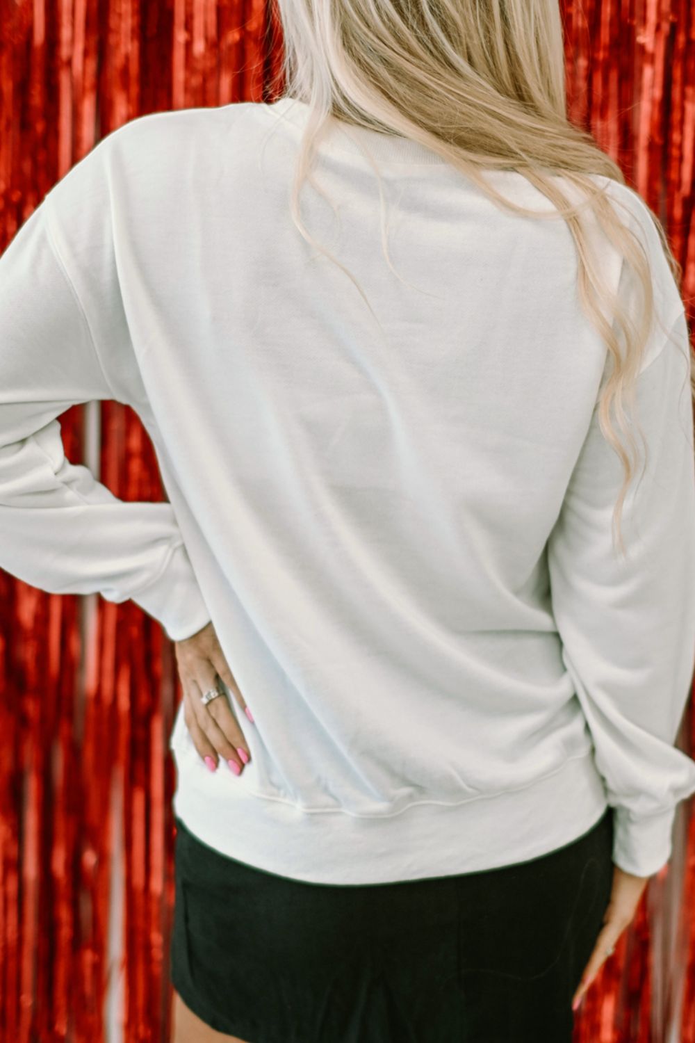 Women’s XOXO Glitter Graphic Round Neck Sweatshirt