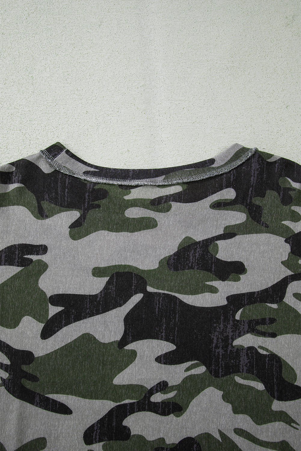 Women's Camo Print Drop Shoulder Sweatshirt with Uneven Hem - Image 6