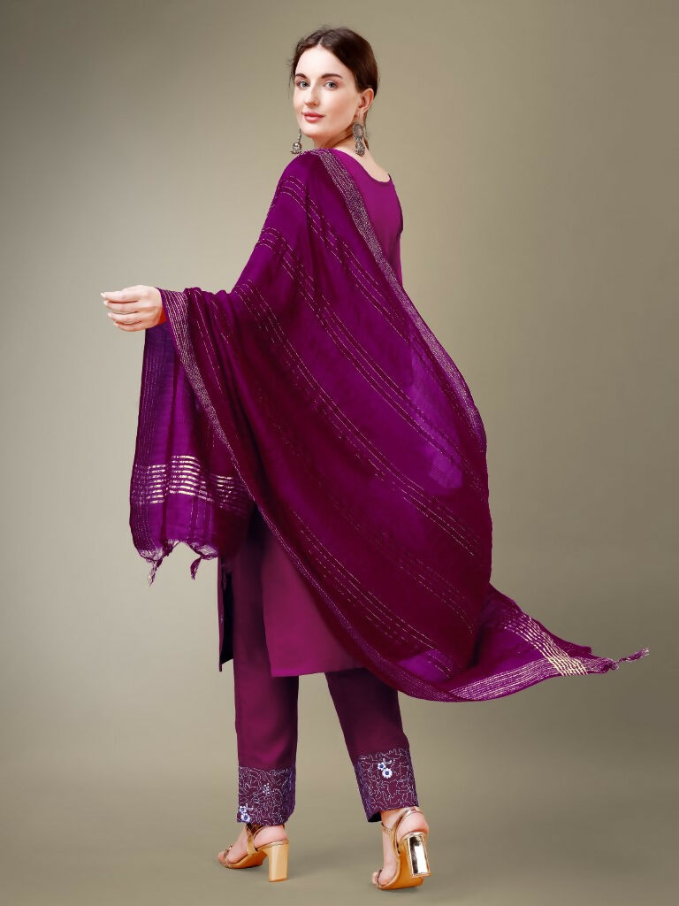 Women's Purple Cotton Blend Straight Kurta Set with Lace Work