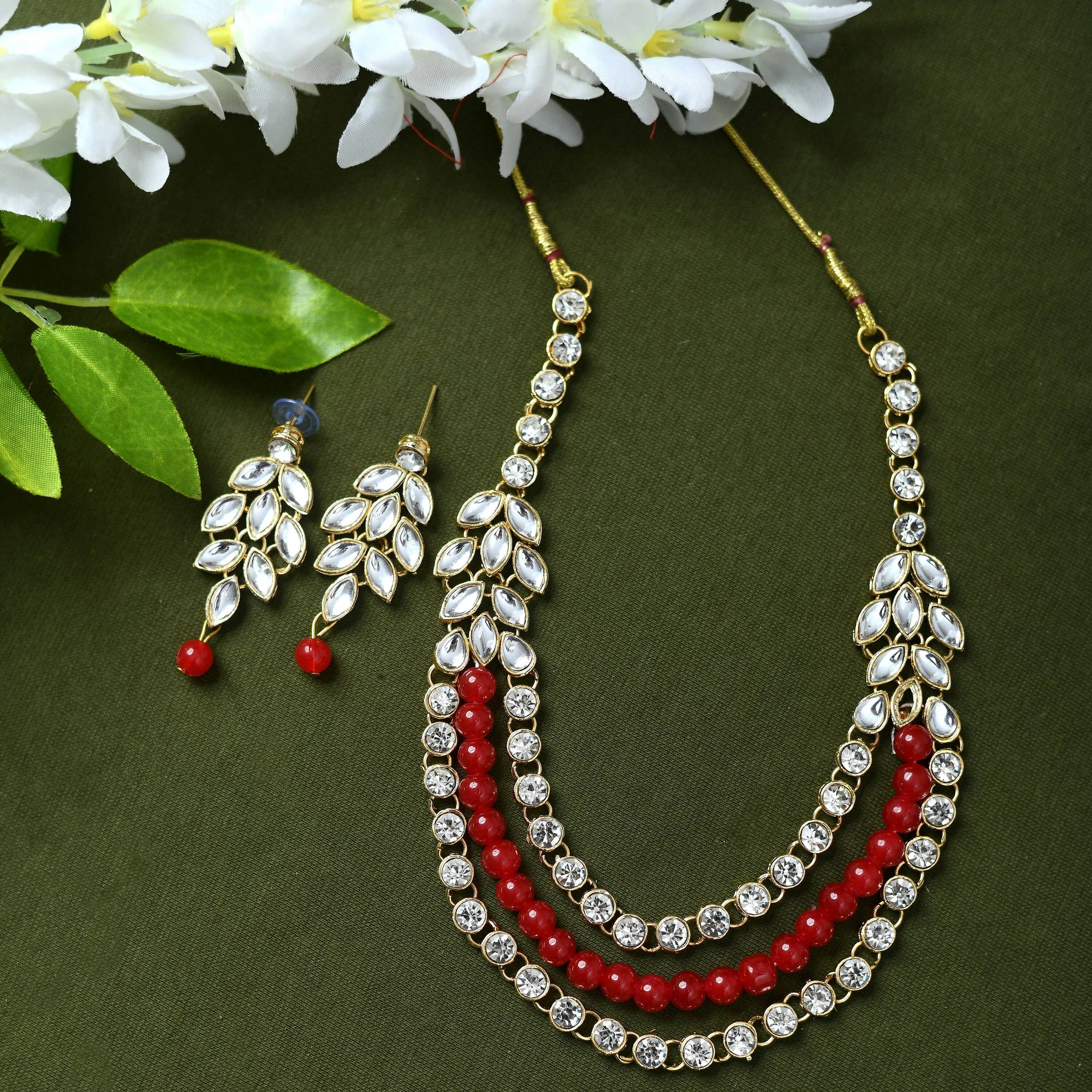 Handcrafted choker necklace featuring white and red pearls for women