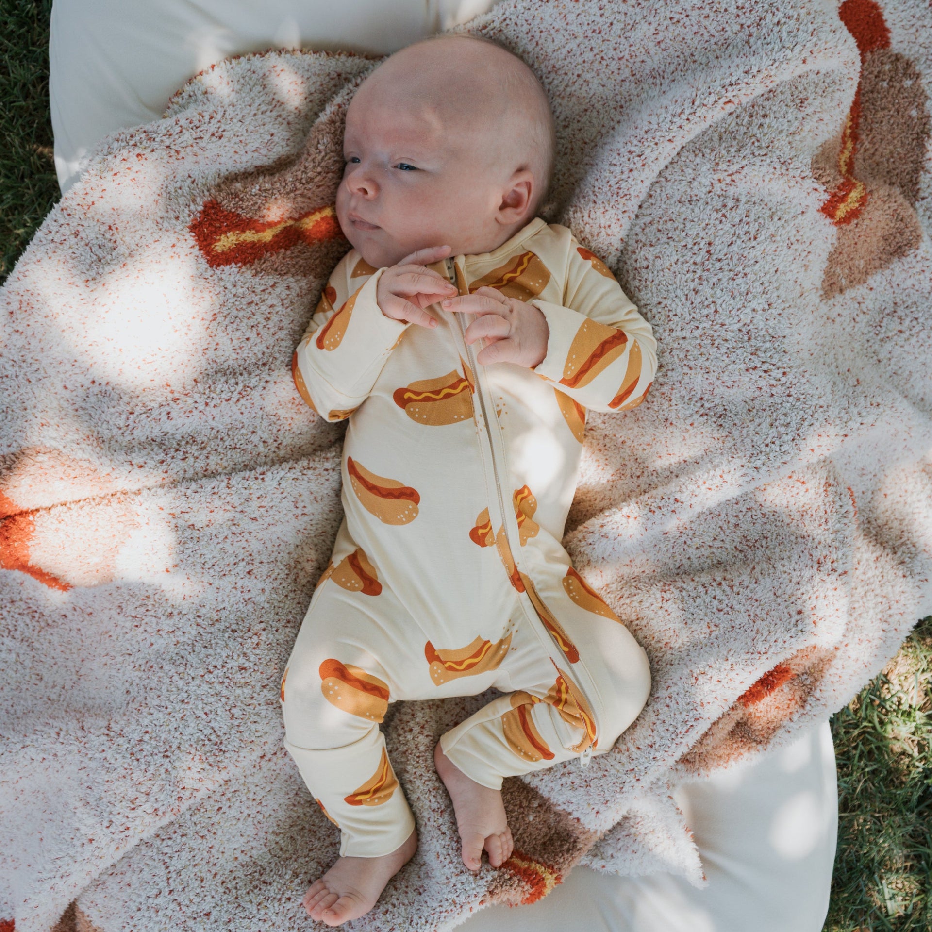 Playful Hot Dog Print Knit Throw Blanket in Cream and Multi