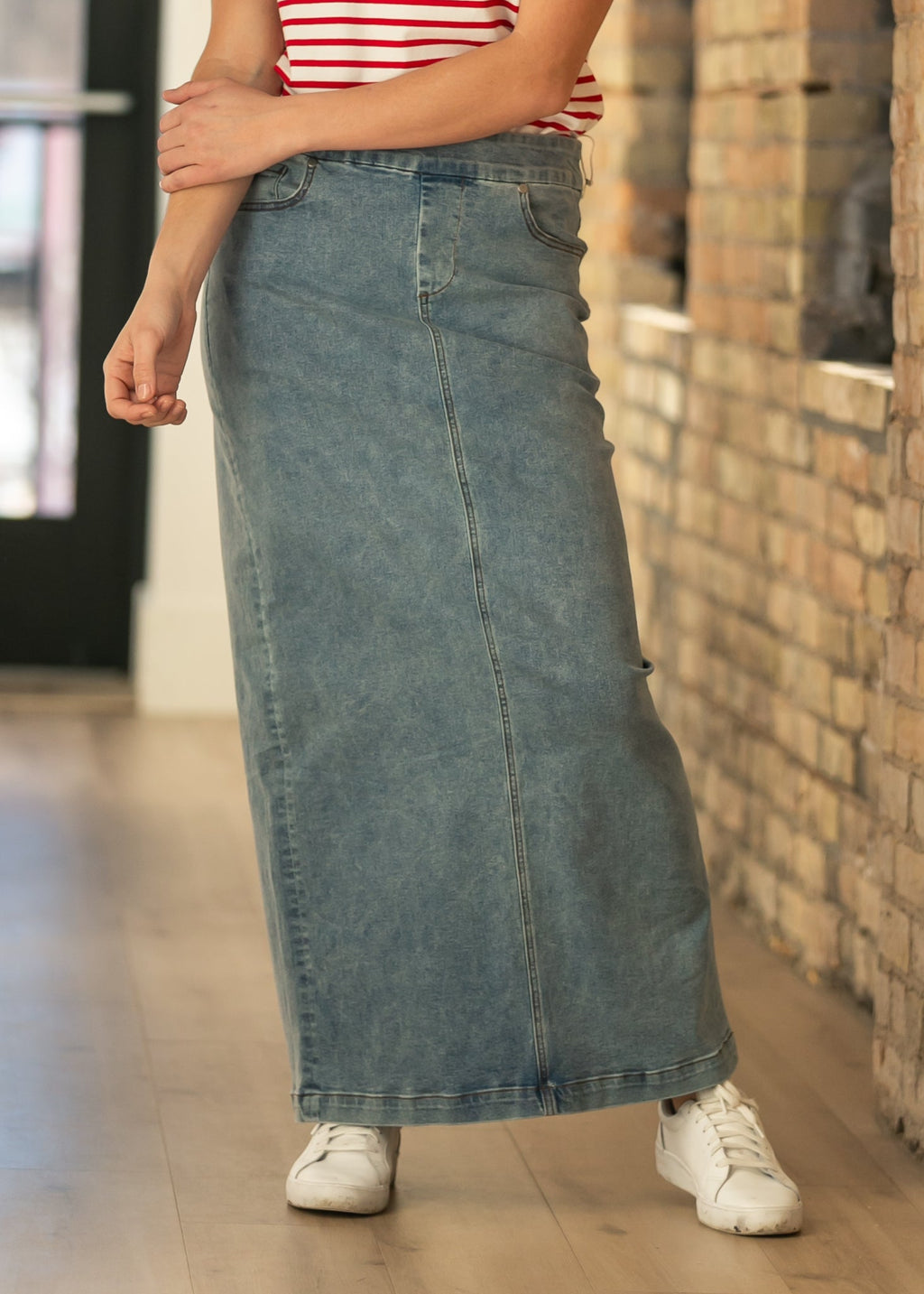 Donna Classic Wash Maxi Denim Skirt | Stretchy High-Rise