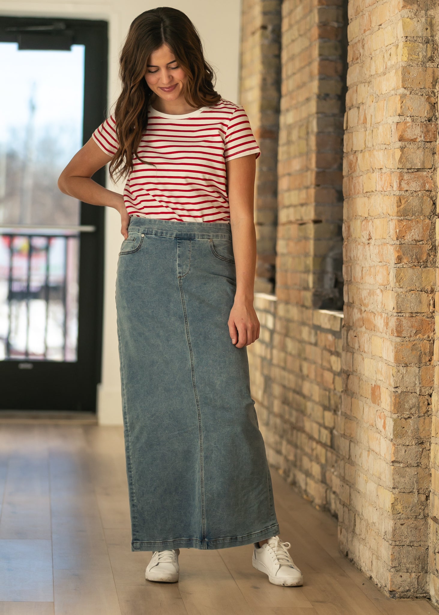 Donna Classic Wash Maxi Denim Skirt | Stretchy High-Rise
