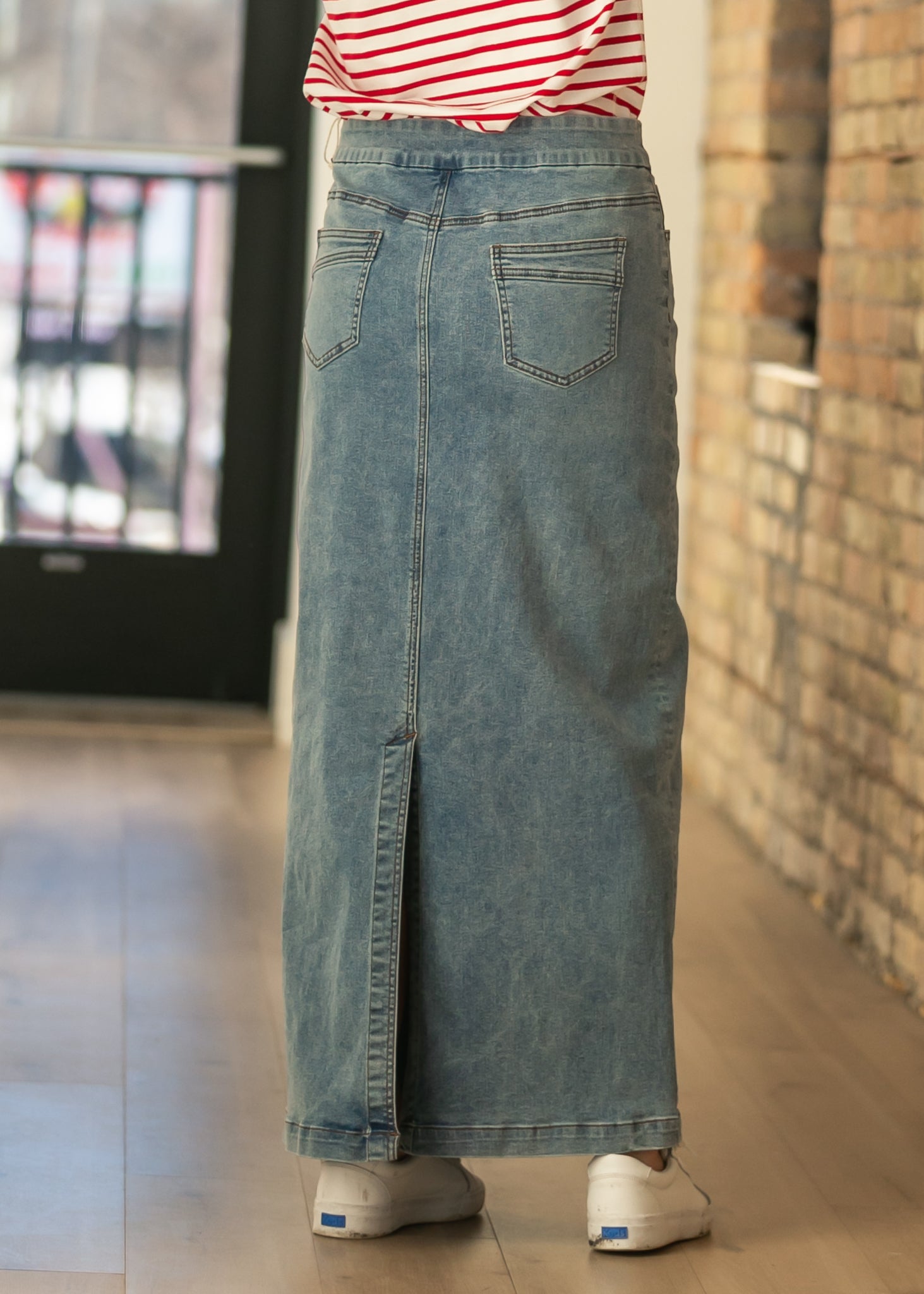 Donna Classic Wash Maxi Denim Skirt | Stretchy High-Rise