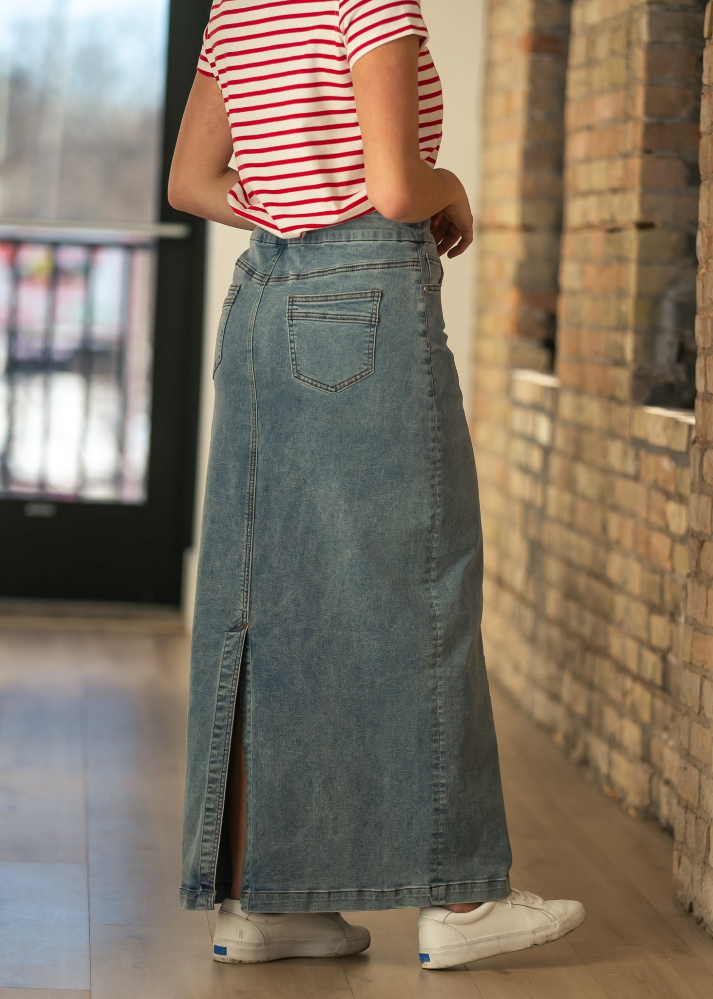 Donna Classic Wash Maxi Denim Skirt | Stretchy High-Rise