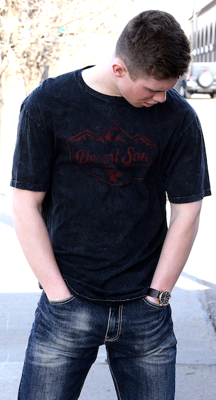 Vintage Black FreMont Peak short sleeve cotton crew neck t-shirt laid flat