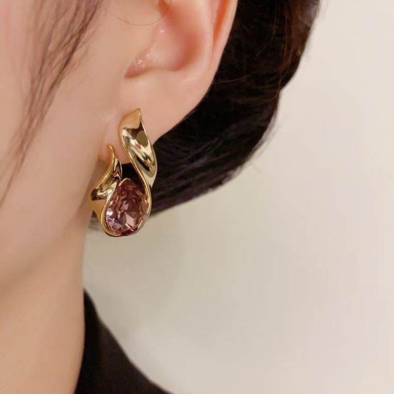 Gold-Plated Teardrop Stud Earrings: European Retro Minimalist Jewelry