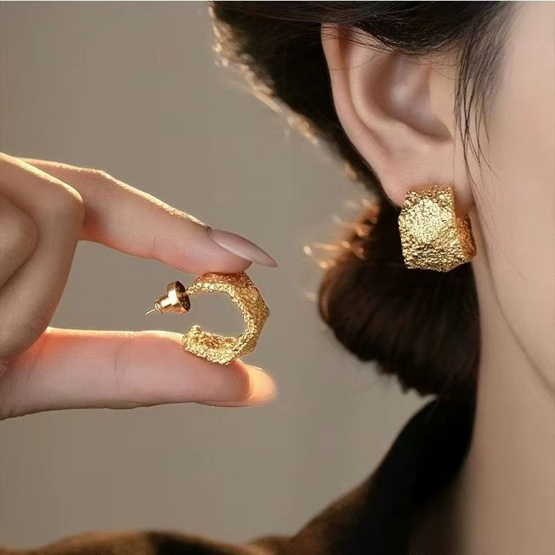 Bold C-Shaped Retro Stud Earrings - New Chinese Style Elegance