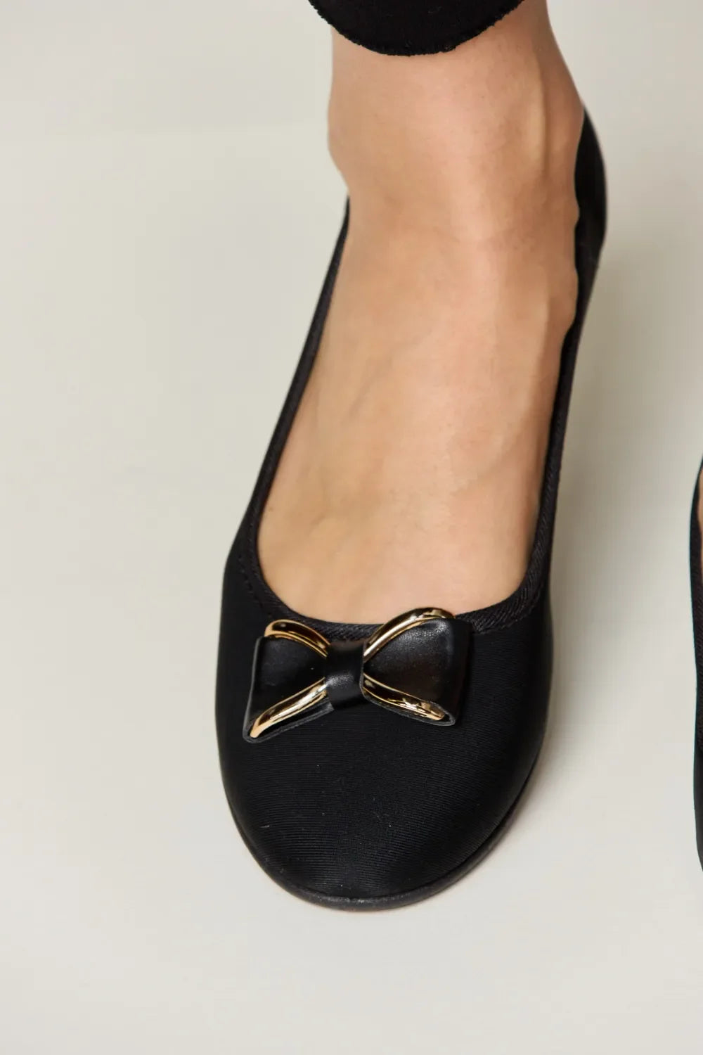 Women's Black Metal Buckle Flat Loafers – Classic Minimalist Shoes