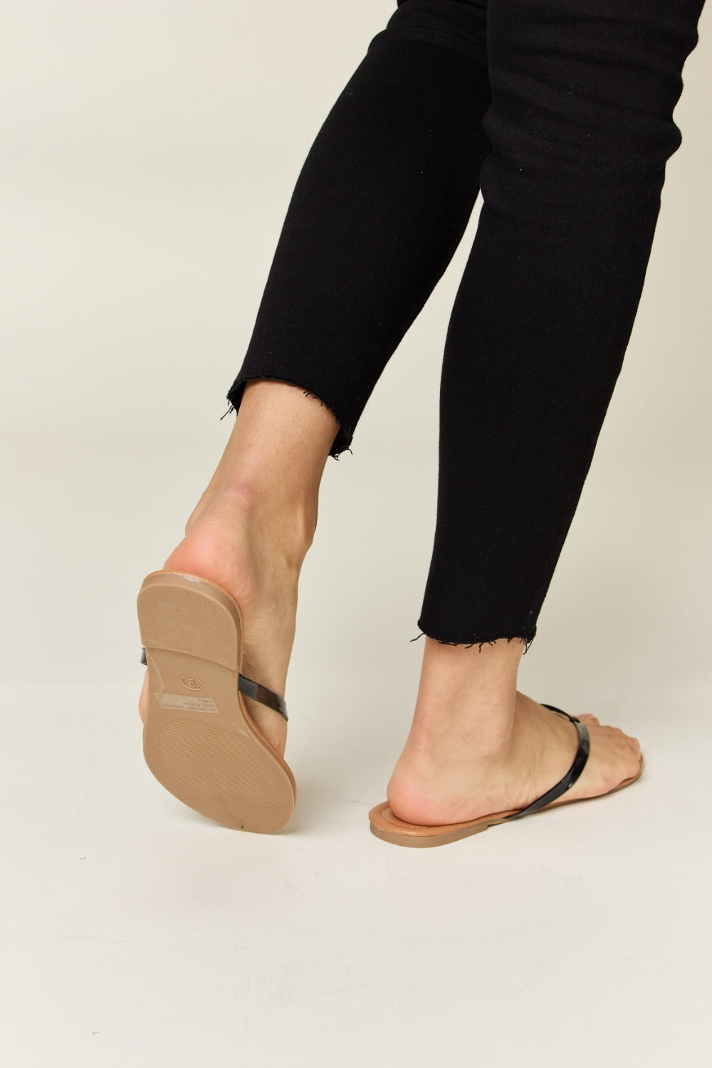 Women's Black Patent PU Leather Thong Sandals Casual Flip Flops - Image 3