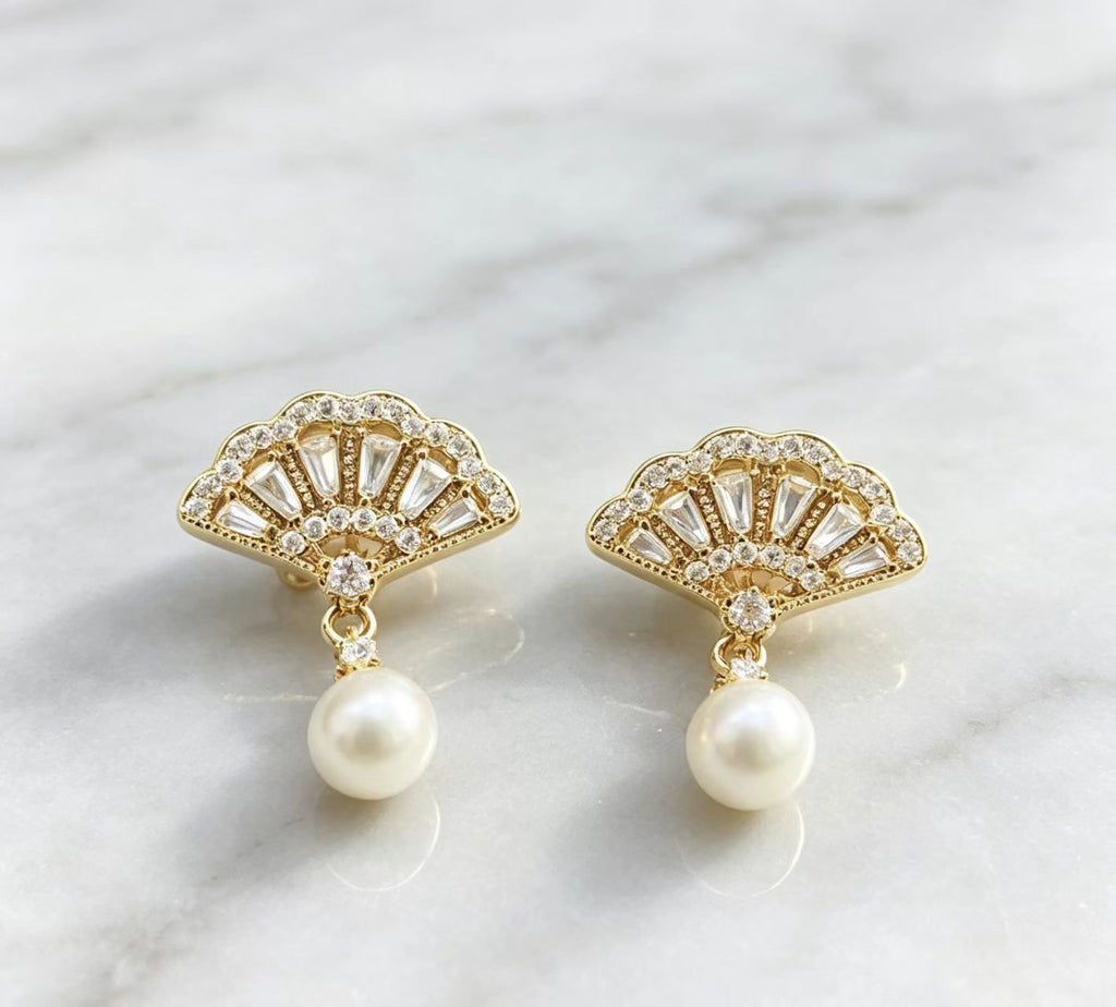 French-style Vintage Pearl-encrusted Fan-shaped Silver Stud Earrings With Zircon Embellishments