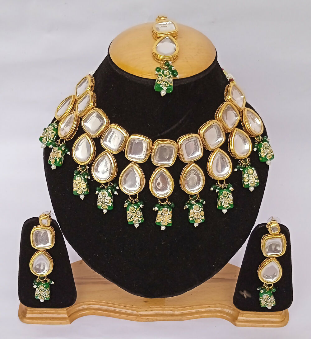 Traditional Green Kundan necklace with gold plating and adjustable cord.