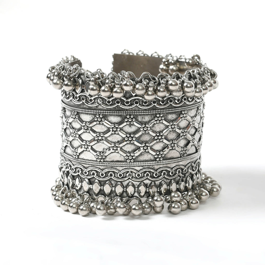 Close up of Mominos Fashion Joharkamal oxidised silver-plated ghungroo bracelet design 026