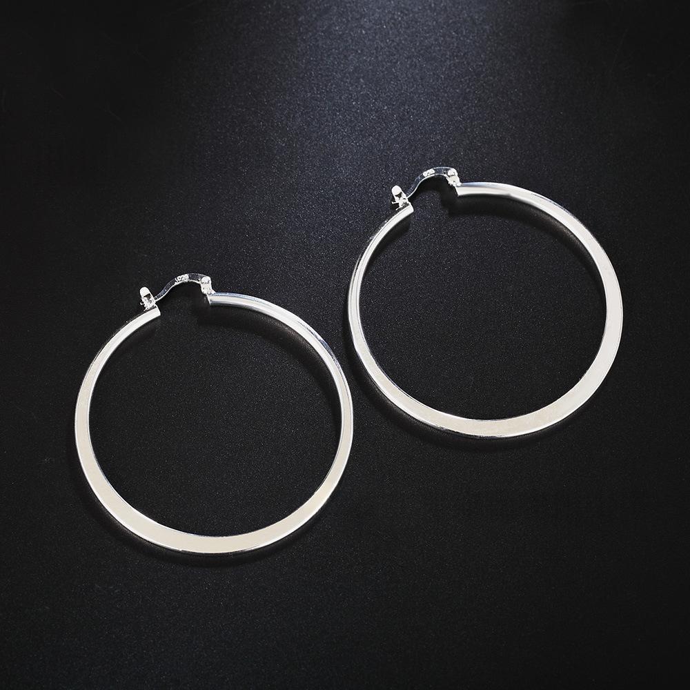 Simple Elegant And Fashionable Womens Earrings