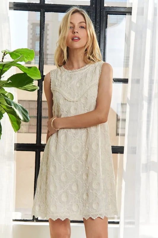 Applique Round Neck Sleeveless Shift Dress