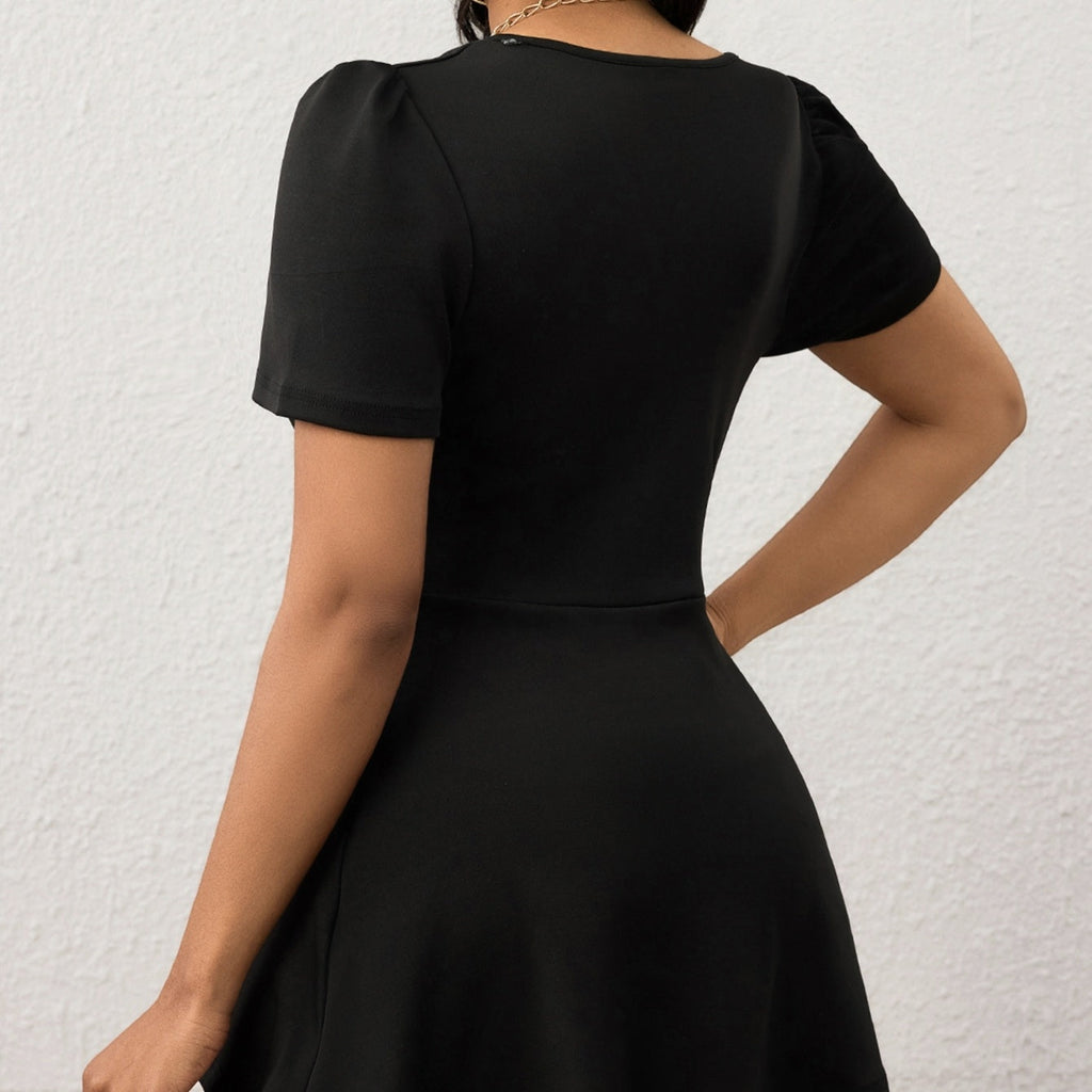 Women's V-Neck Solid Color Twisted Front Short Sleeve Top
