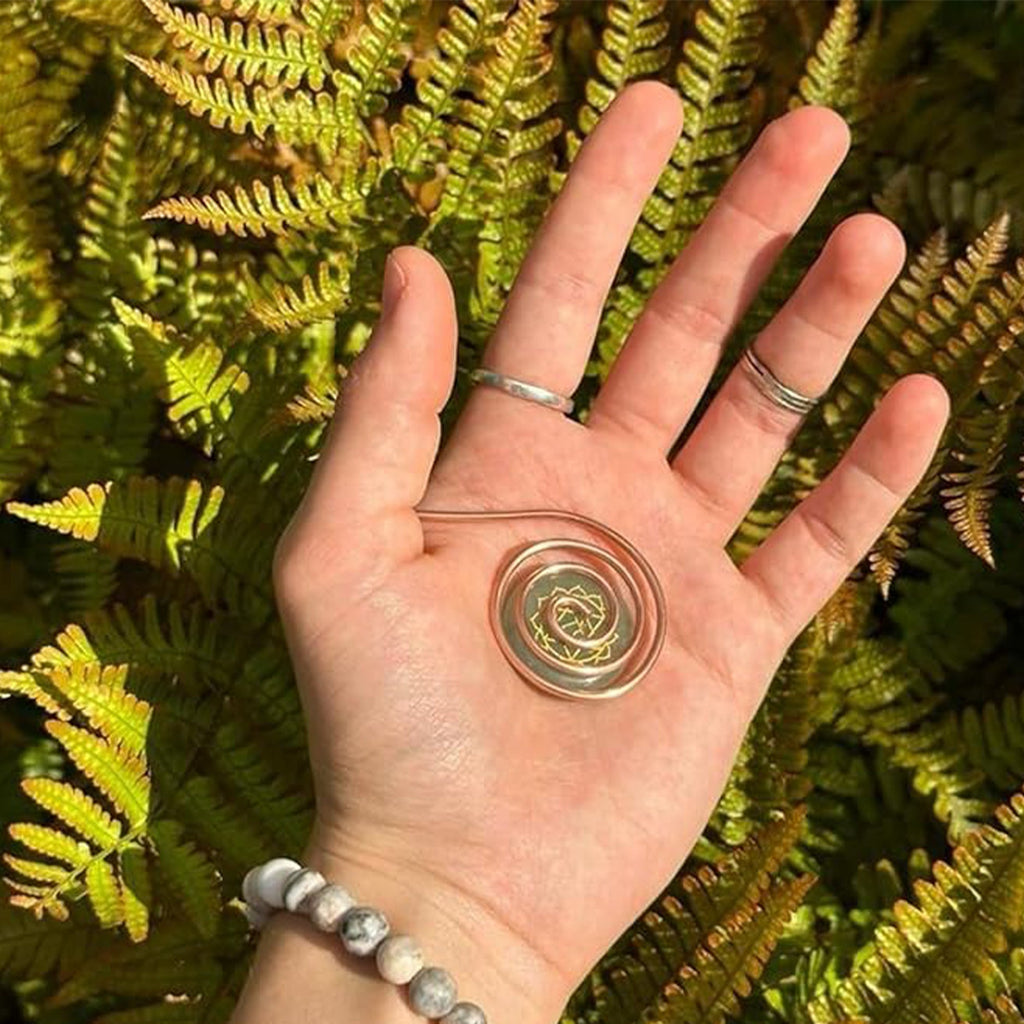 Fashionable Personalized Spiral Palm Ring Earrings