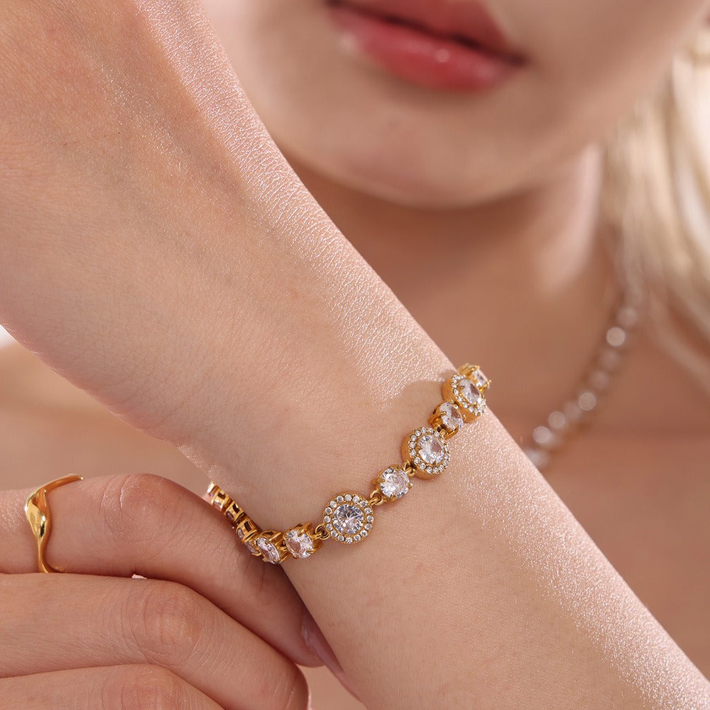 18K gold geometric diamond design exquisite dazzling bracelet