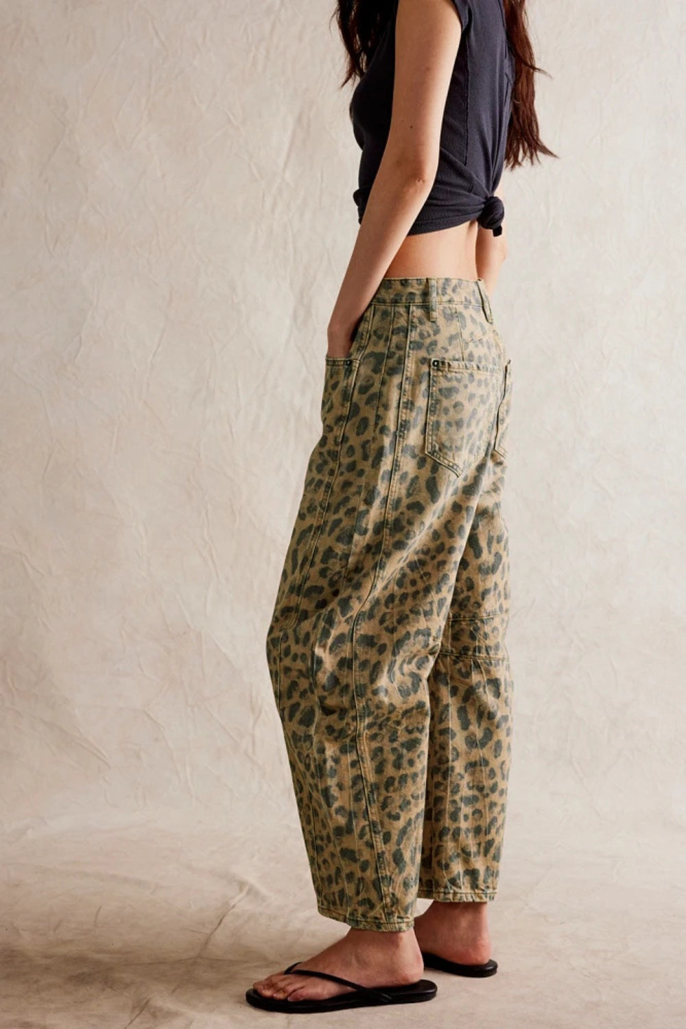 Blue Wide Leg Barrel Jeans with Functional Pockets - Image 23