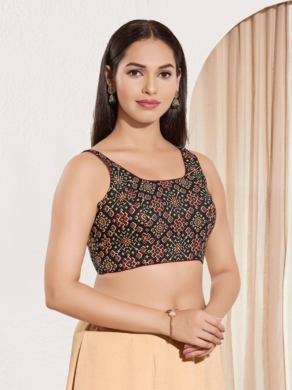 Joban Fashion Black Cotton Padded Blouse With Square Neck Sleeveless