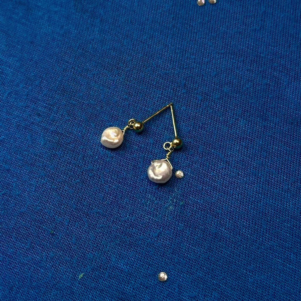 Elegant Gold-Plated Freshwater Pearl Drop Stud – Minimalist Luxury Jewelry for Sensitive Skin