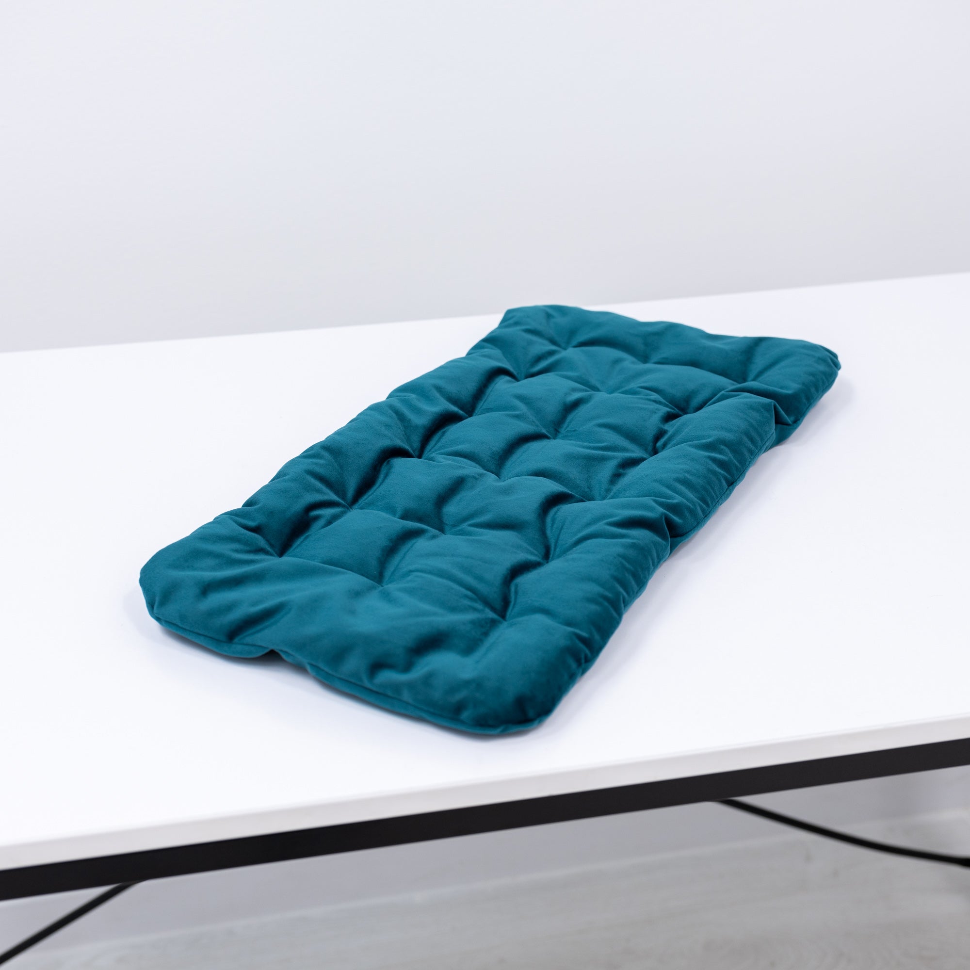 Emerald Sleeping Cat Pillow – Plush Comfort Bed for Feline Rest