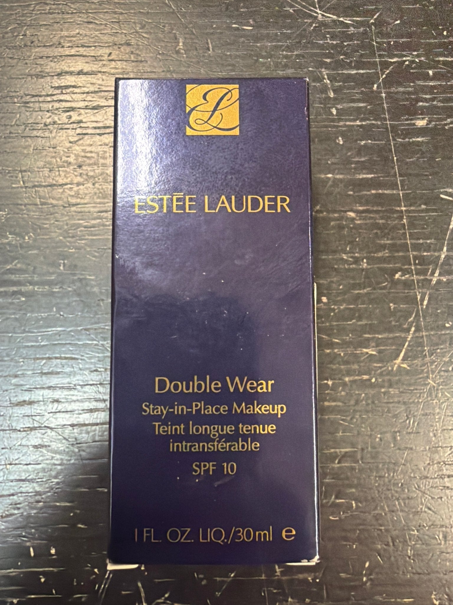 Estée Lauder Double Wear Stay-in-Place Makeup in 2C0 Cool Vanilla in navy blue packaging with gold text.