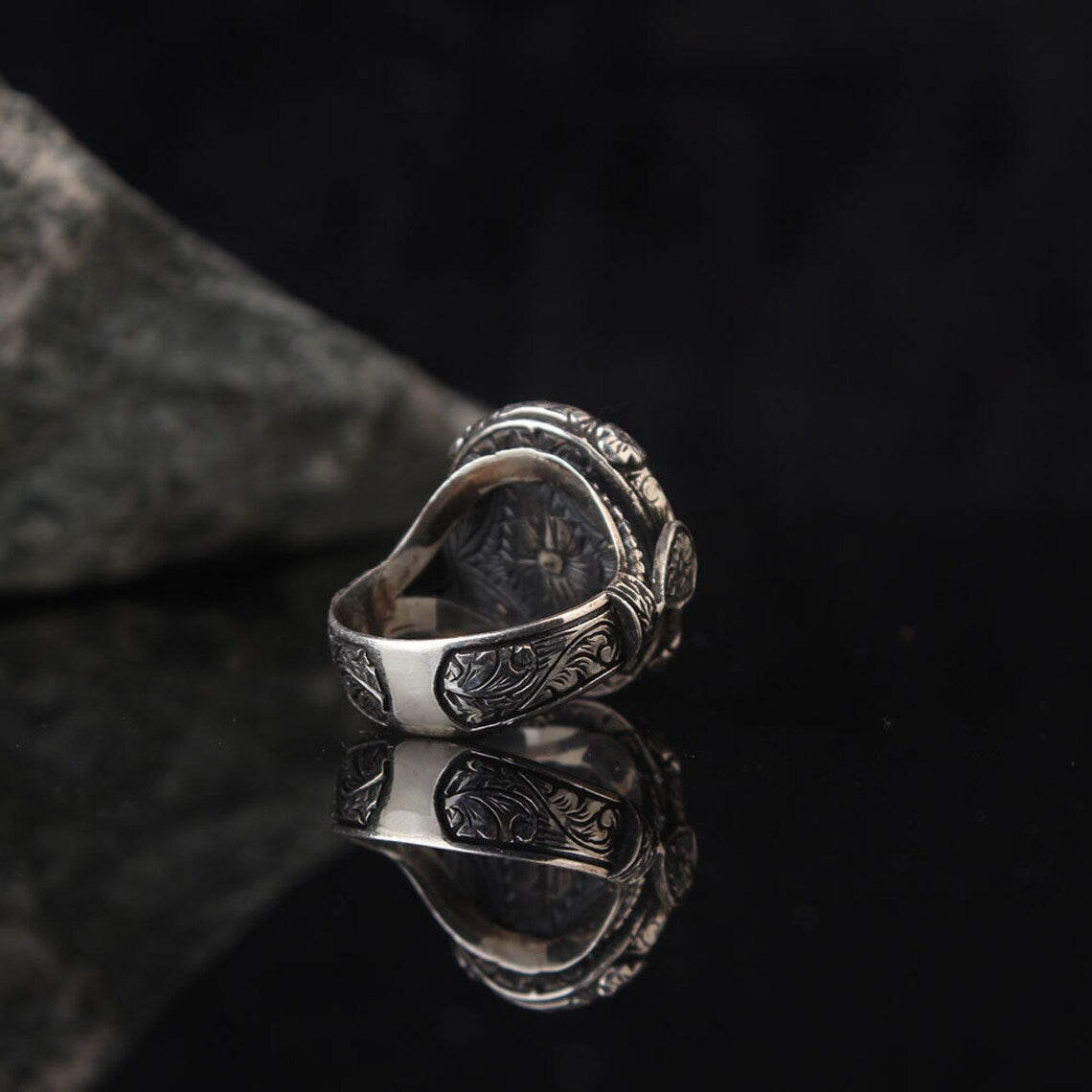 Fashionable Punk Carved Vintage Ring For Men With Black Gemstones