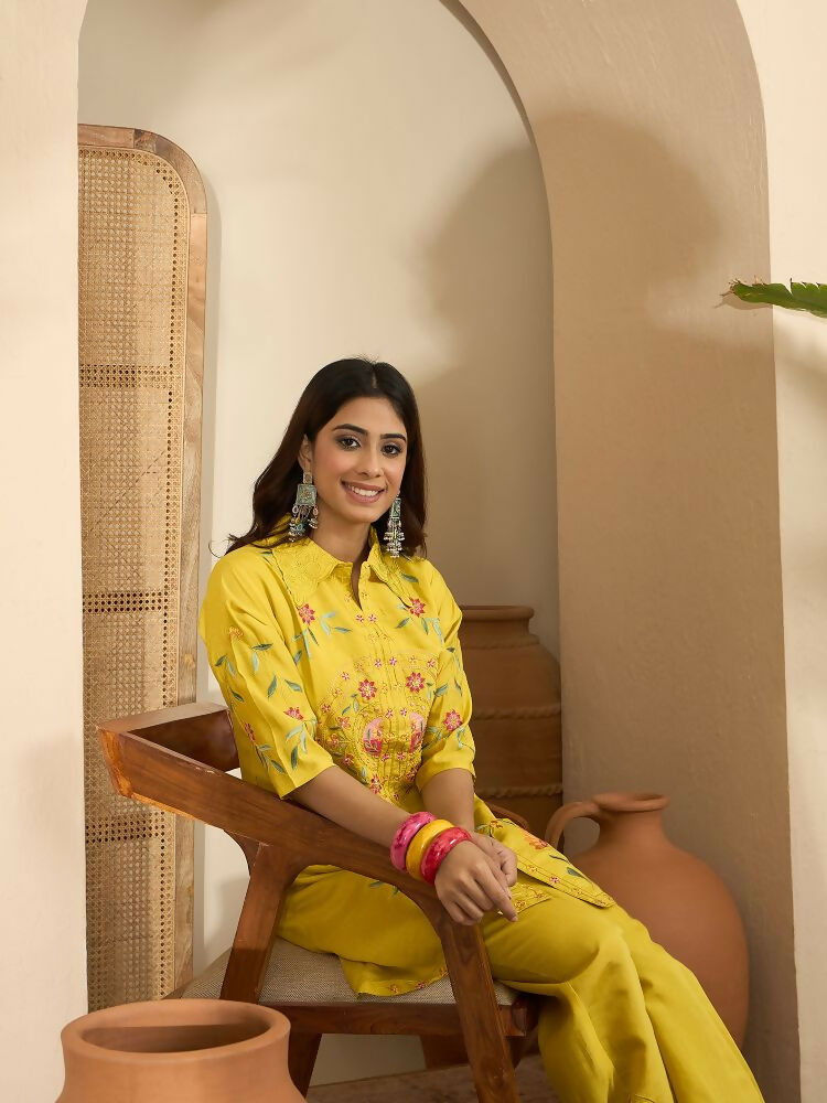 Women's Yellow Roman Silk Embroidered Kurta Set with Pant