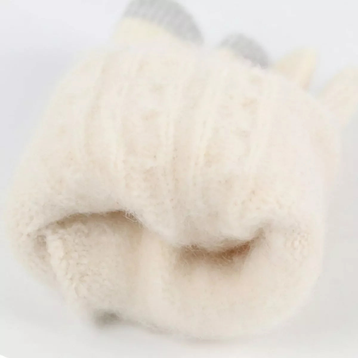 Cable Knit Touchscreen Gloves