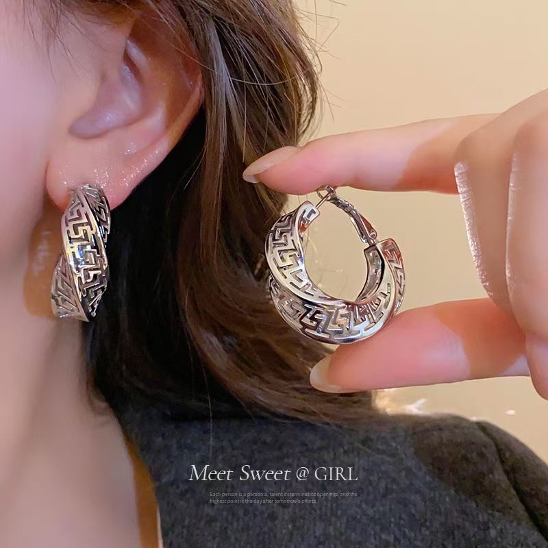 Twisted Hollow Hoop Earrings, European American Niche Gold Hoops