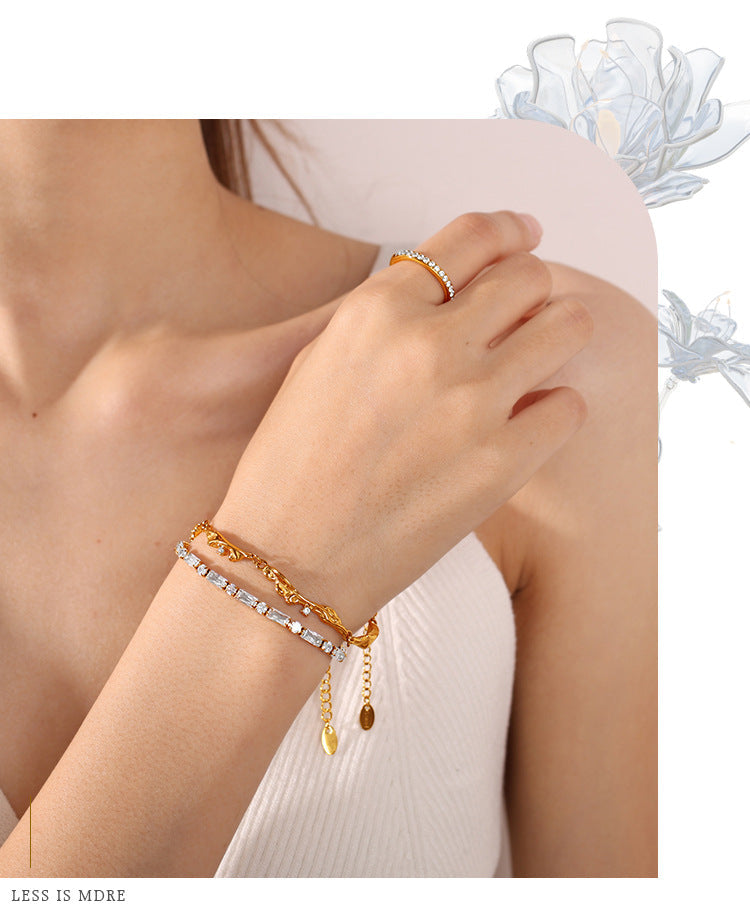 Gold Texture Hollowed-out Hand Accessory With Retro Texture, Niche Design, With Tiny Diamond Inlays, Adjustable Bracelet