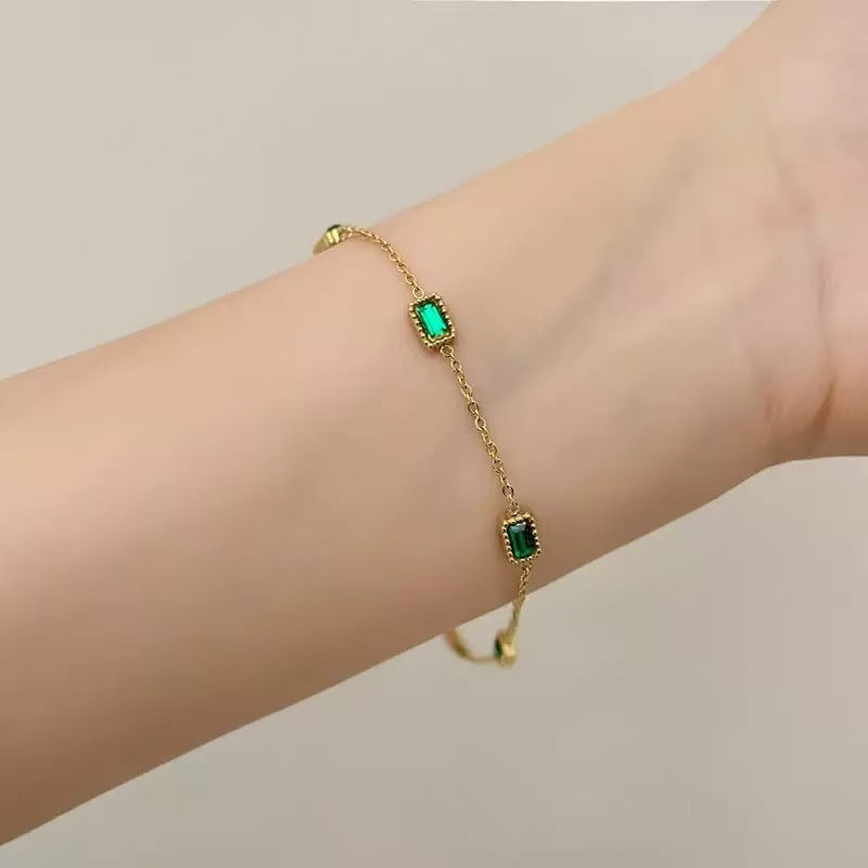 Emerald Sugar-Cube Geometric Pendant Necklace in 18K Gold