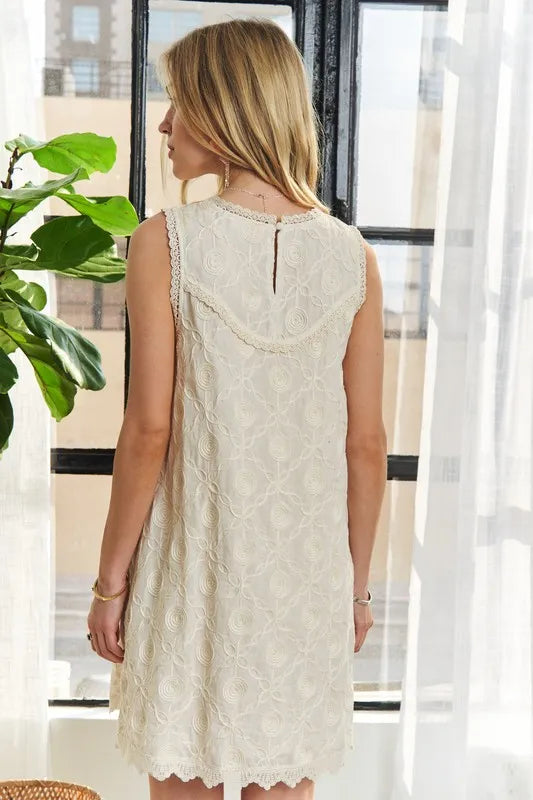 Applique Round Neck Sleeveless Shift Dress