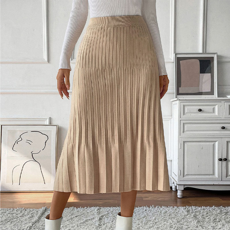Minimalist Slim Fit Pleated Mid-Length Skirt in Khaki