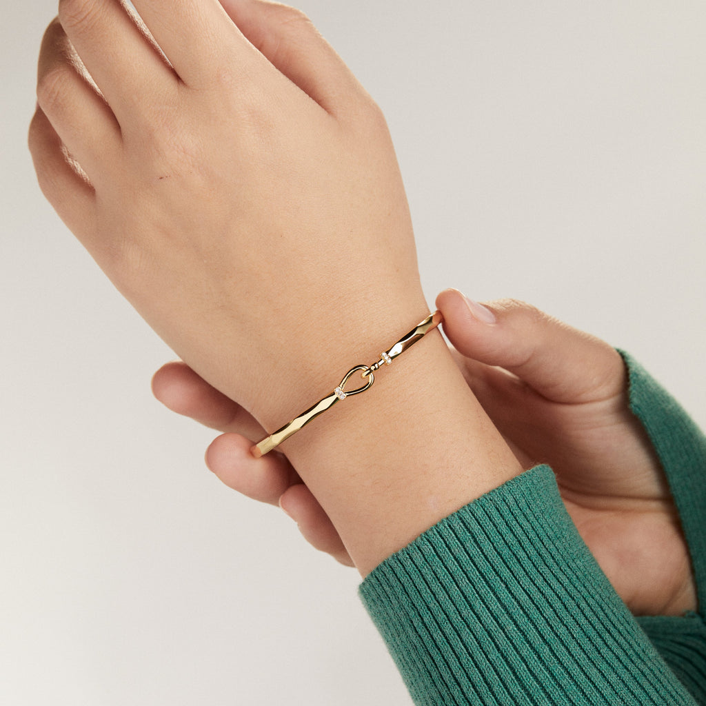 Faceted Hook Tension Bracelet in Modern Minimalist Style