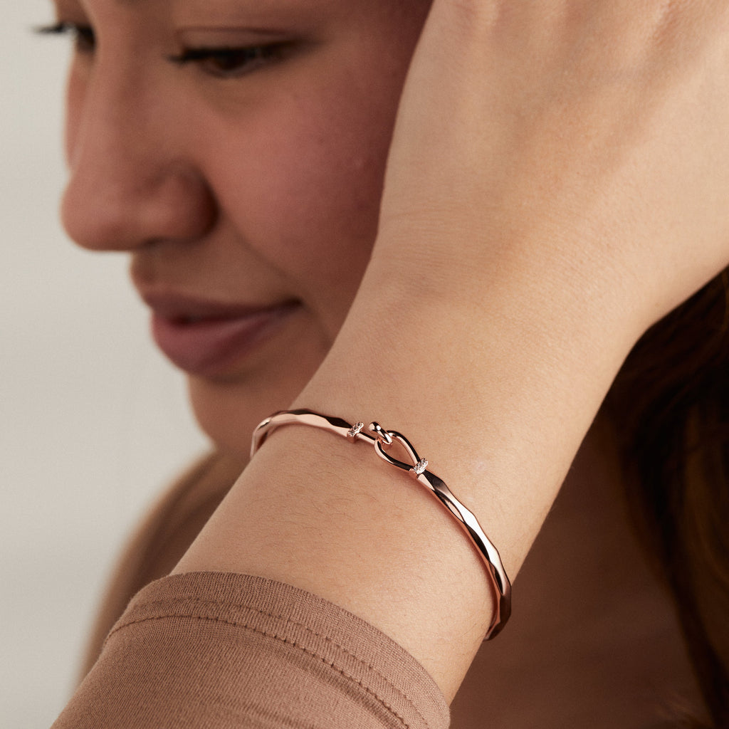 Faceted Hook Tension Bracelet in Modern Minimalist Style