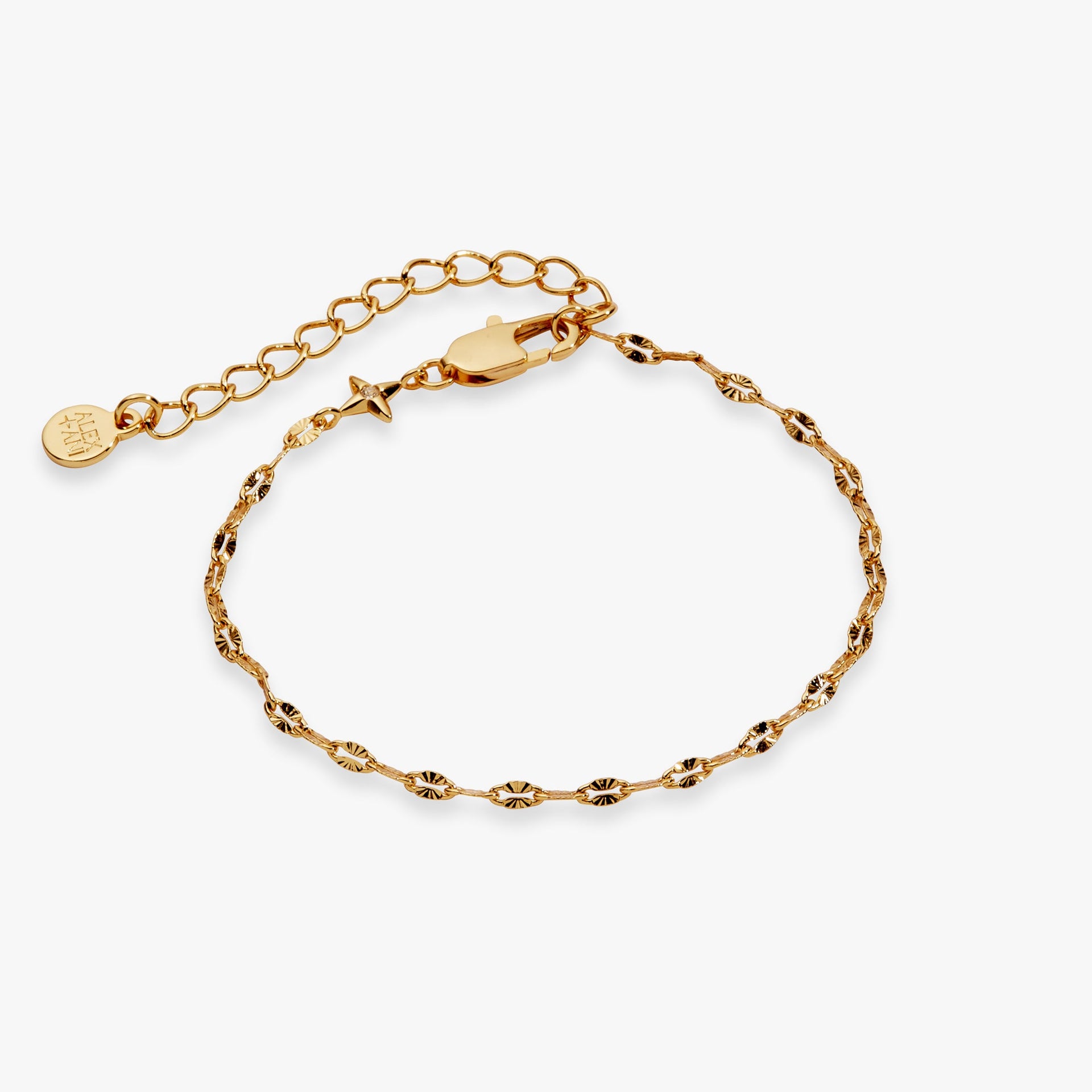Multi Faceted Lip Chain Bracelet in gold-plated finish featuring a central lip charm