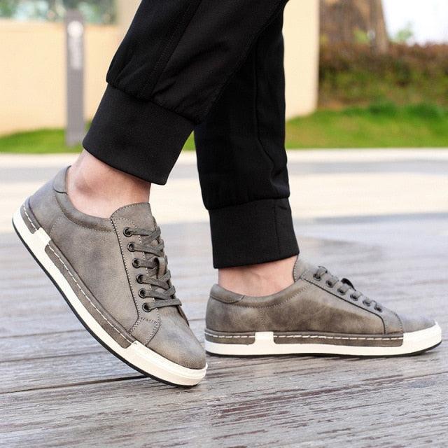 Classic Leather Men's Casual Walking Shoes - Black & White Flat