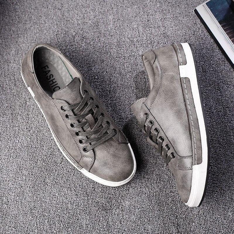Classic Leather Men's Casual Walking Shoes - Black & White Flat