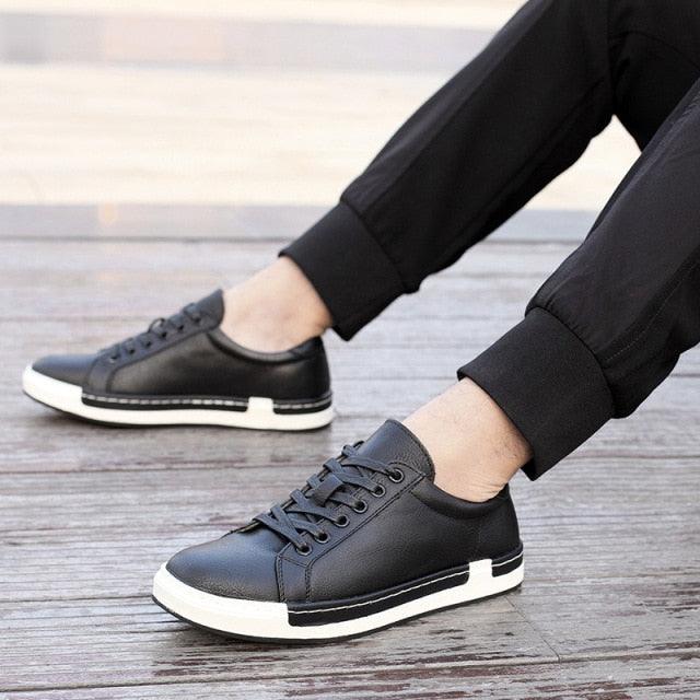 Classic Leather Men's Casual Walking Shoes - Black & White Flat