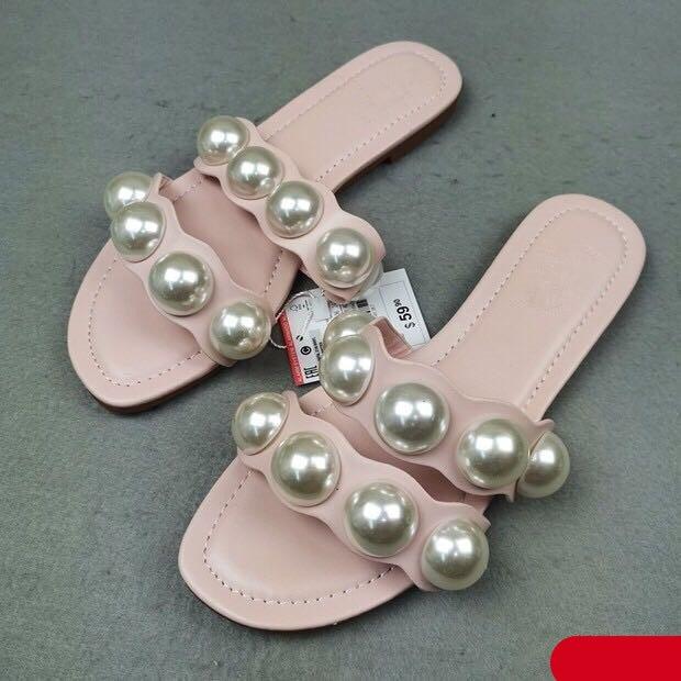 Women's casual flat slide sandals with luxury pearl embellishments and PU leather upper