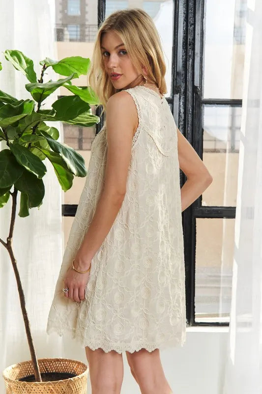 Applique Round Neck Sleeveless Shift Dress
