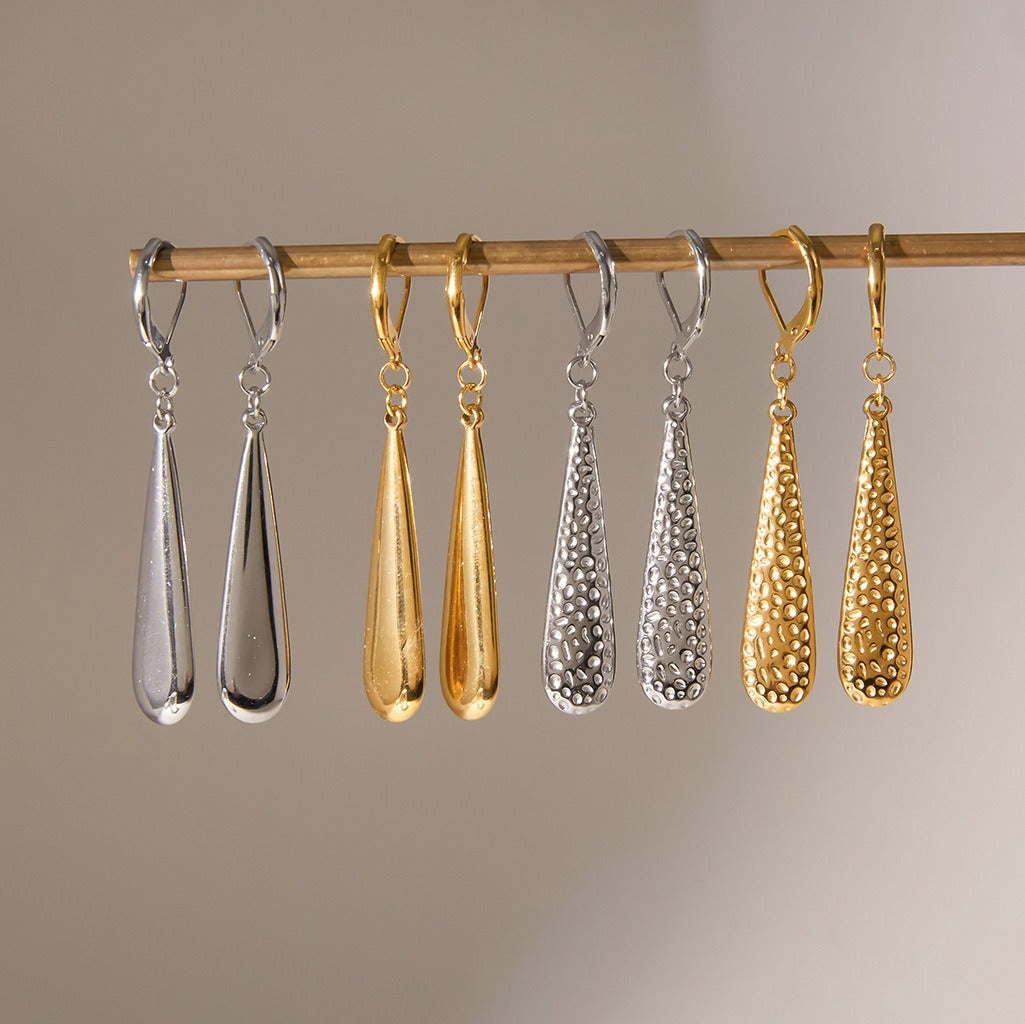 Minimalist 18K Gold Teardrop Earrings – Elegant Drop Jewelry
