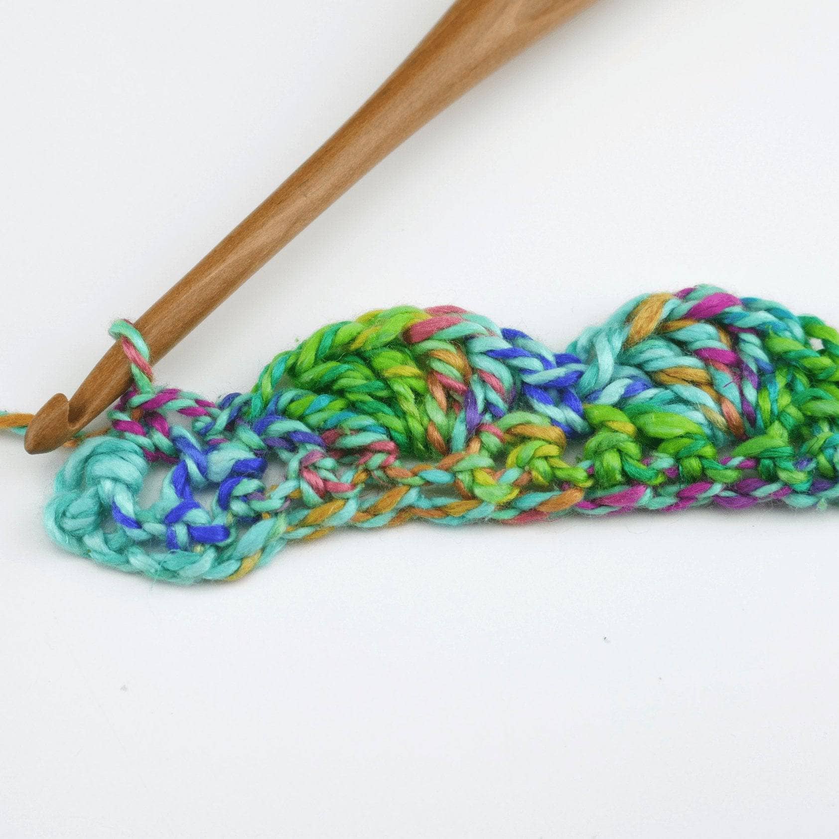Festive Scallop Garland Crochet Kit - Vibrant Bohemian DIY Decor
