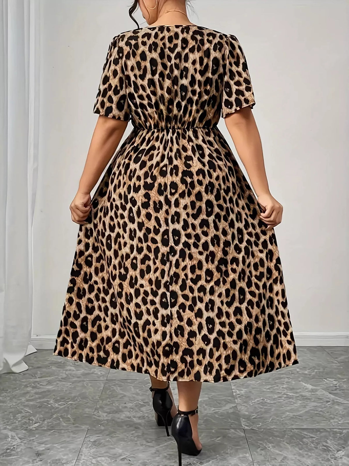 Plus Size Twisted Front Leopard Short Sleeve Dress